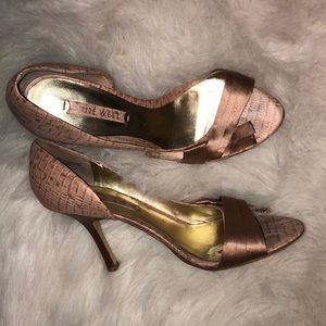 Nine West Rose Gold vintage heels. Size 8 1/2